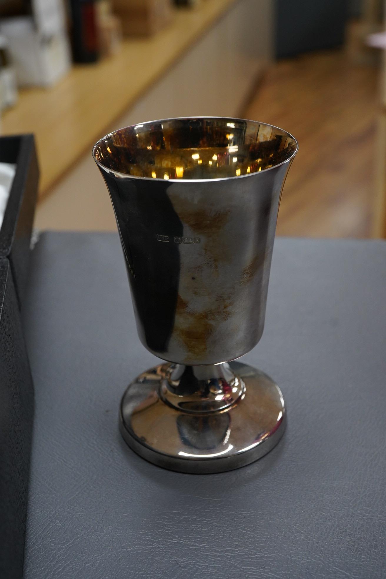 A cased pair of silver pedestal goblets, by Parkinson Silversmiths Ltd, Sheffield, 1984, height 10.6cm, 5.5oz, the case with engraved presentation plaque.